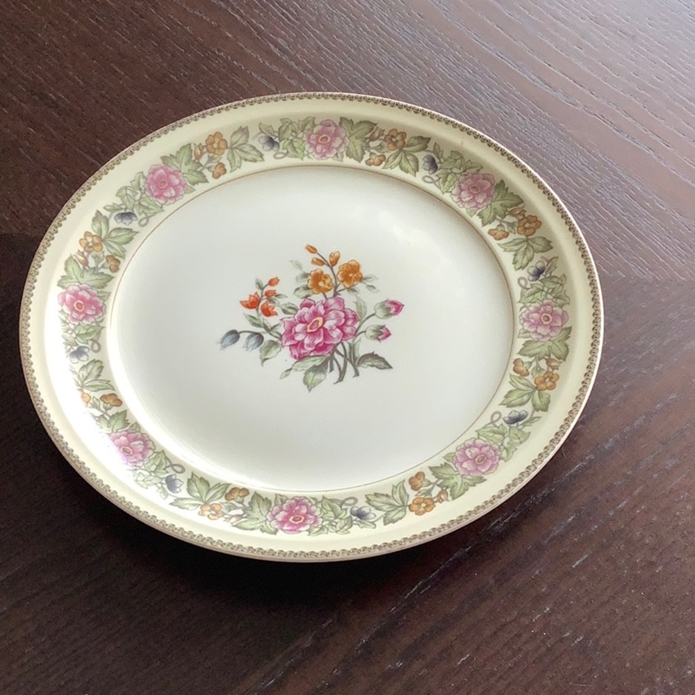 Vintage porcelain dish from Japan.